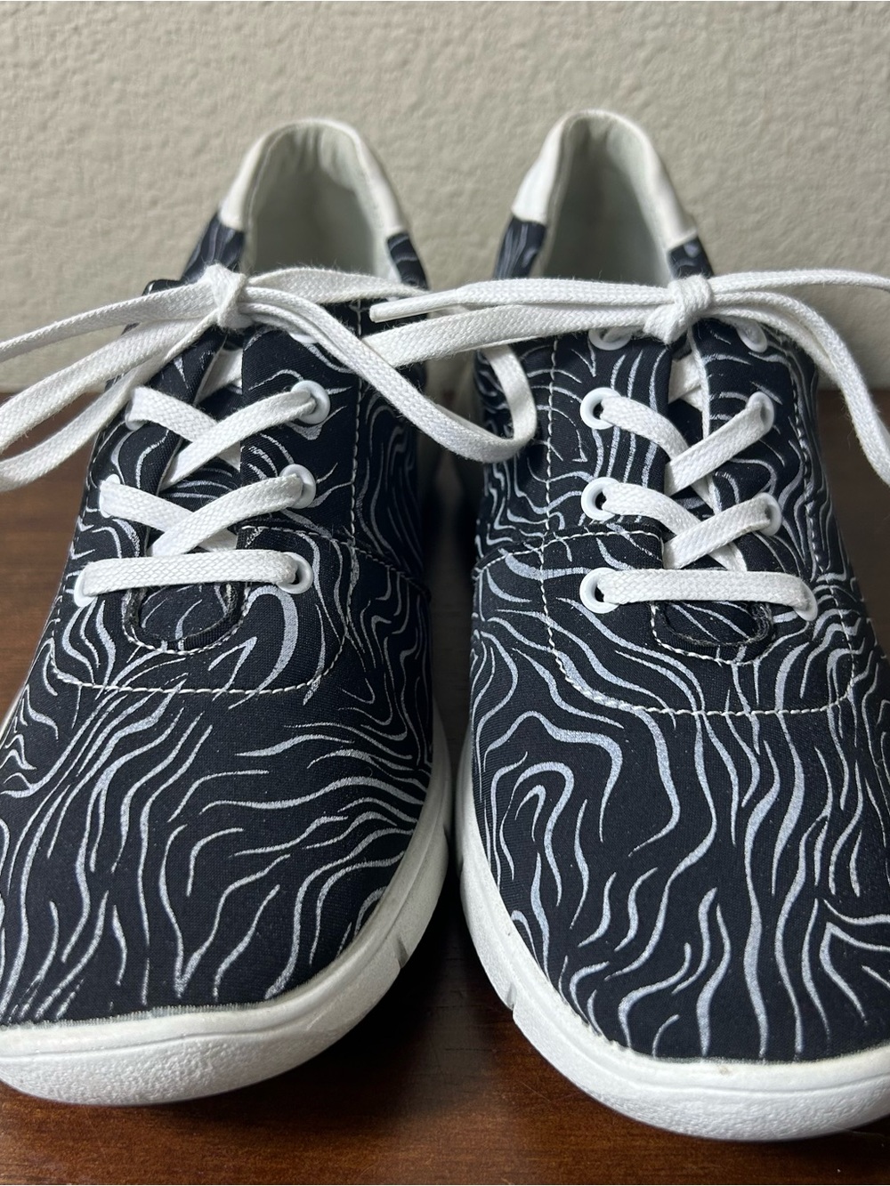 Arcopedico Sneakers Size EU 37 US 6.5 Black & White L76 Patterned Waves Casual - Picture 2 of 9